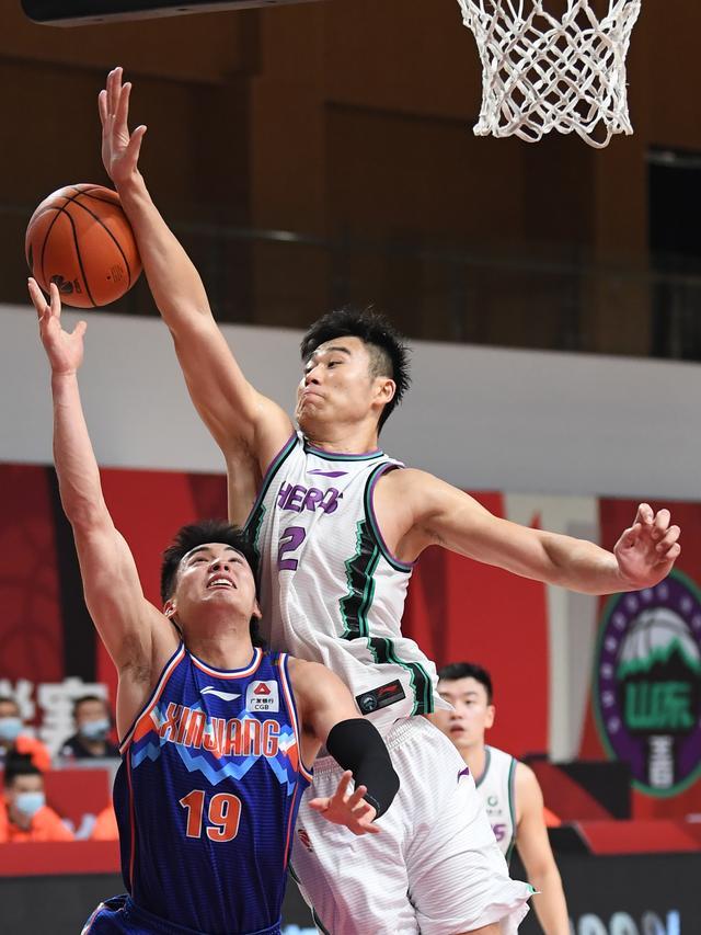 关于风云突变！深圳男篮今晚内部沟通，西甲版图或变，媒体盛赞，赛程密集仍需轮换的信息